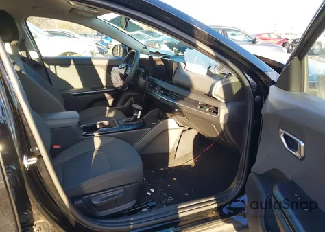 2025 Kia K4 Lxs из США, поврежденный, VIN 3KPFT4DE1SE127316